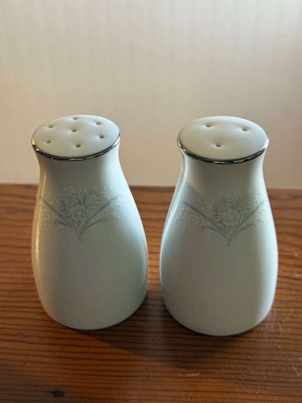 Noritake Japan vintage salt and pepper shakers Casablanca #6842 - Picture 2 of 2